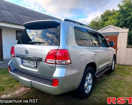 Серый Тойота Ленд Крузер, объемом двигателя 5.7 л и пробегом 244 тыс. км за 23300 $, фото 1 на Automoto.ua