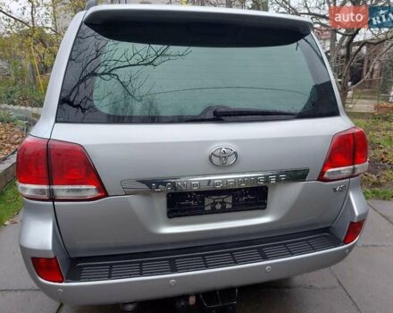 Серый Тойота Ленд Крузер, объемом двигателя 4.46 л и пробегом 199 тыс. км за 29000 $, фото 8 на Automoto.ua
