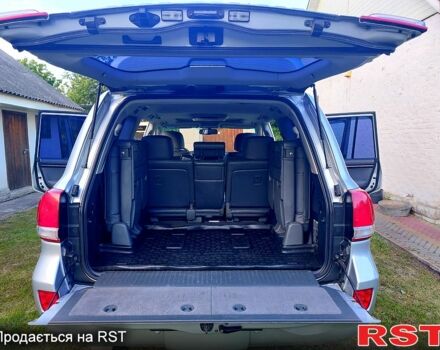 Серый Тойота Ленд Крузер, объемом двигателя 5.7 л и пробегом 244 тыс. км за 23300 $, фото 7 на Automoto.ua