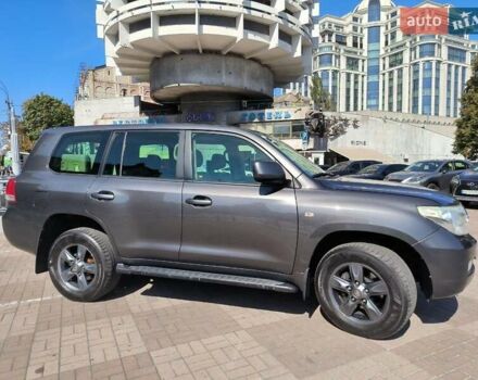 Серый Тойота Ленд Крузер, объемом двигателя 4.7 л и пробегом 199 тыс. км за 25500 $, фото 31 на Automoto.ua