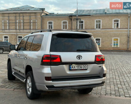 Серый Тойота Ленд Крузер, объемом двигателя 5.7 л и пробегом 290 тыс. км за 28500 $, фото 7 на Automoto.ua