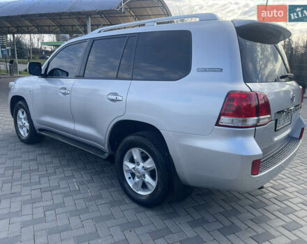Серый Тойота Ленд Крузер, объемом двигателя 4.46 л и пробегом 104 тыс. км за 36800 $, фото 6 на Automoto.ua