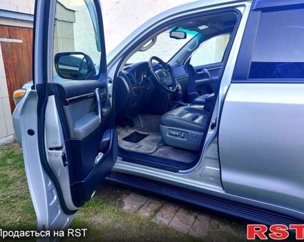 Серый Тойота Ленд Крузер, объемом двигателя 5.7 л и пробегом 244 тыс. км за 23300 $, фото 4 на Automoto.ua