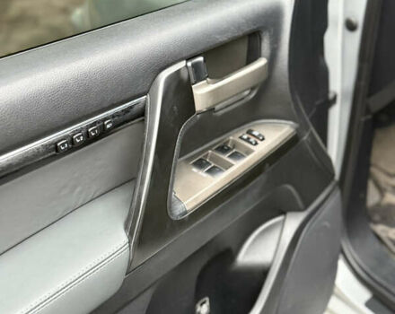 Серый Тойота Ленд Крузер, объемом двигателя 4.46 л и пробегом 310 тыс. км за 24200 $, фото 5 на Automoto.ua