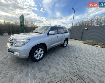 Серый Тойота Ленд Крузер, объемом двигателя 4.46 л и пробегом 104 тыс. км за 36800 $, фото 3 на Automoto.ua