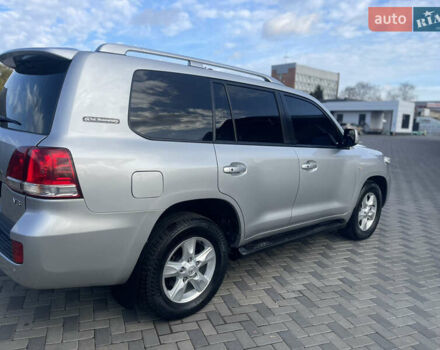 Серый Тойота Ленд Крузер, объемом двигателя 4.46 л и пробегом 104 тыс. км за 36800 $, фото 7 на Automoto.ua