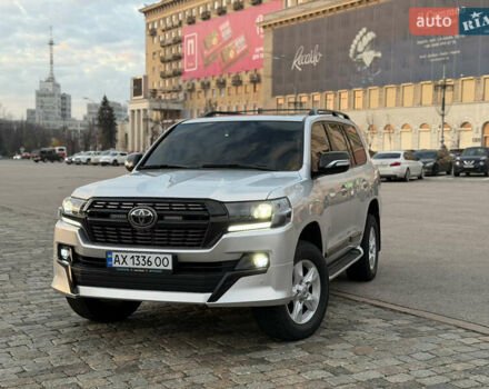 Серый Тойота Ленд Крузер, объемом двигателя 5.7 л и пробегом 290 тыс. км за 28500 $, фото 1 на Automoto.ua