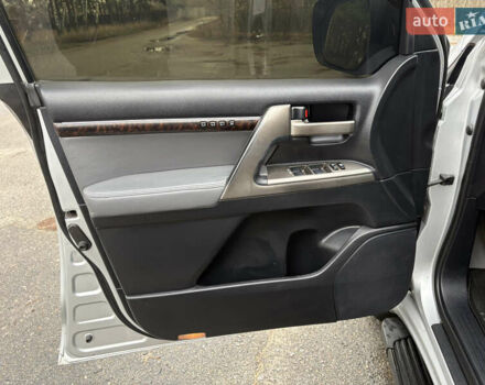 Сірий Тойота Ленд Крузер, об'ємом двигуна 4.7 л та пробігом 240 тис. км за 21800 $, фото 16 на Automoto.ua