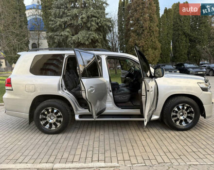 Серый Тойота Ленд Крузер, объемом двигателя 4.7 л и пробегом 305 тыс. км за 25500 $, фото 67 на Automoto.ua