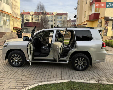 Серый Тойота Ленд Крузер, объемом двигателя 4.7 л и пробегом 305 тыс. км за 25500 $, фото 69 на Automoto.ua