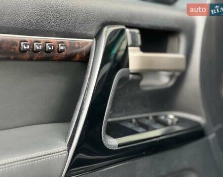 Серый Тойота Ленд Крузер, объемом двигателя 5.7 л и пробегом 220 тыс. км за 26500 $, фото 19 на Automoto.ua