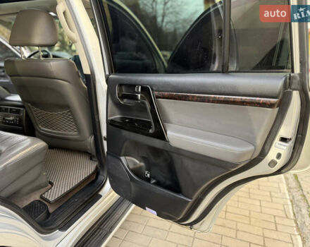 Серый Тойота Ленд Крузер, объемом двигателя 4.7 л и пробегом 305 тыс. км за 25500 $, фото 41 на Automoto.ua