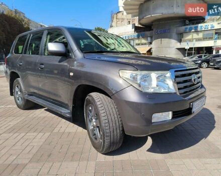 Серый Тойота Ленд Крузер, объемом двигателя 4.7 л и пробегом 199 тыс. км за 25500 $, фото 45 на Automoto.ua