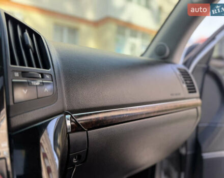 Серый Тойота Ленд Крузер, объемом двигателя 4.7 л и пробегом 305 тыс. км за 25500 $, фото 59 на Automoto.ua