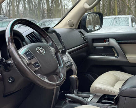 Серый Тойота Ленд Крузер, объемом двигателя 4.46 л и пробегом 317 тыс. км за 21900 $, фото 12 на Automoto.ua