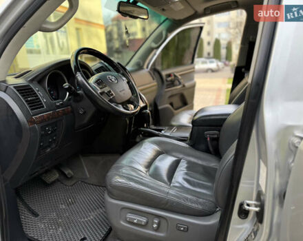 Серый Тойота Ленд Крузер, объемом двигателя 4.7 л и пробегом 305 тыс. км за 25500 $, фото 43 на Automoto.ua