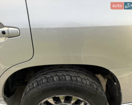 Серый Тойота Ленд Крузер, объемом двигателя 4.7 л и пробегом 305 тыс. км за 25500 $, фото 27 на Automoto.ua