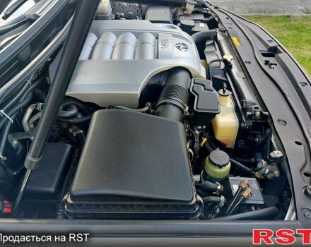 Серый Тойота Ленд Крузер, объемом двигателя 5.7 л и пробегом 244 тыс. км за 23300 $, фото 10 на Automoto.ua