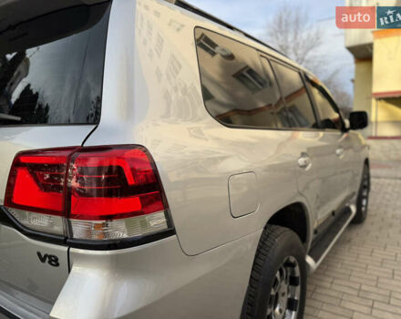 Серый Тойота Ленд Крузер, объемом двигателя 4.7 л и пробегом 305 тыс. км за 25500 $, фото 24 на Automoto.ua