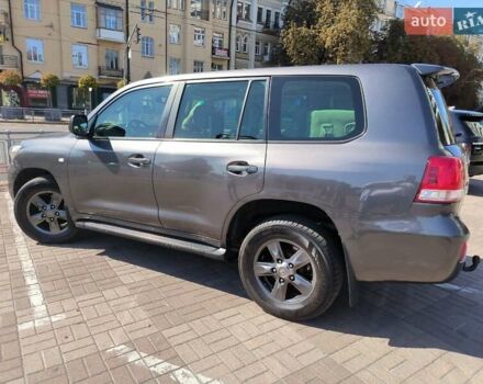 Серый Тойота Ленд Крузер, объемом двигателя 4.7 л и пробегом 199 тыс. км за 25500 $, фото 9 на Automoto.ua