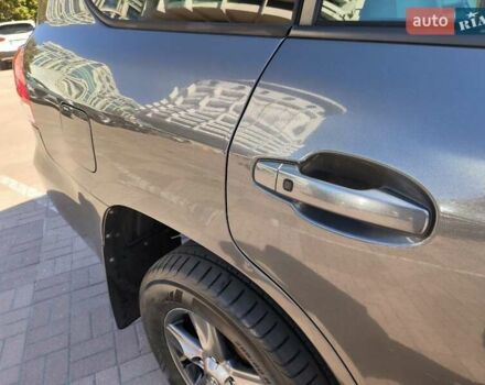 Серый Тойота Ленд Крузер, объемом двигателя 4.7 л и пробегом 199 тыс. км за 25500 $, фото 7 на Automoto.ua