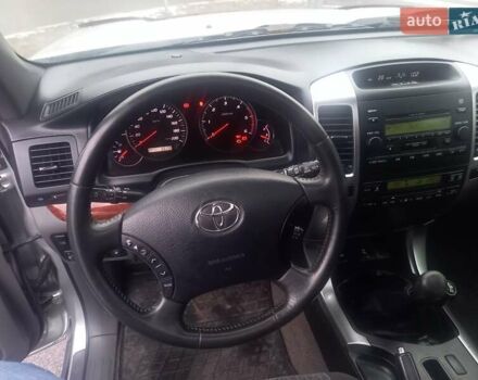 Сірий Тойота Ленд Крузер, об'ємом двигуна 3 л та пробігом 221 тис. км за 14700 $, фото 32 на Automoto.ua