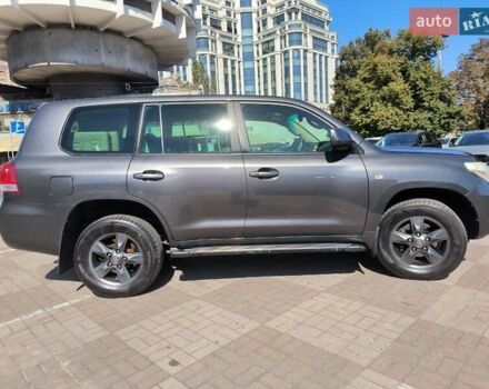 Серый Тойота Ленд Крузер, объемом двигателя 4.7 л и пробегом 199 тыс. км за 25500 $, фото 30 на Automoto.ua
