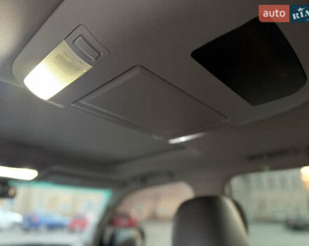 Серый Тойота Ленд Крузер, объемом двигателя 5.7 л и пробегом 290 тыс. км за 28500 $, фото 14 на Automoto.ua