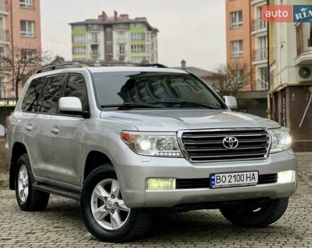 Серый Тойота Ленд Крузер, объемом двигателя 5.7 л и пробегом 220 тыс. км за 26500 $, фото 3 на Automoto.ua