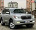 Серый Тойота Ленд Крузер, объемом двигателя 5.7 л и пробегом 220 тыс. км за 26500 $, фото 3 на Automoto.ua