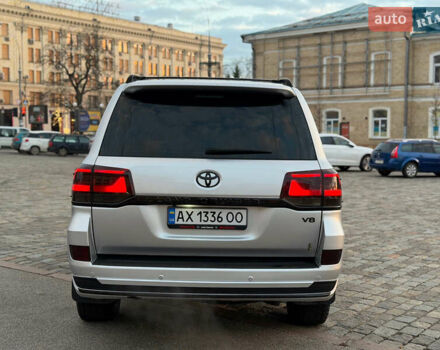 Серый Тойота Ленд Крузер, объемом двигателя 5.7 л и пробегом 290 тыс. км за 28500 $, фото 8 на Automoto.ua