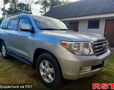 Серый Тойота Ленд Крузер, объемом двигателя 5.7 л и пробегом 244 тыс. км за 23300 $, фото 2 на Automoto.ua