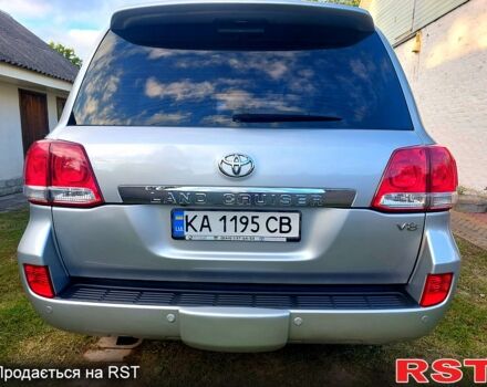 Серый Тойота Ленд Крузер, объемом двигателя 5.7 л и пробегом 244 тыс. км за 23300 $, фото 3 на Automoto.ua