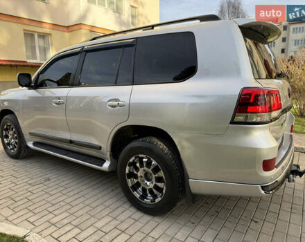 Серый Тойота Ленд Крузер, объемом двигателя 4.7 л и пробегом 305 тыс. км за 25500 $, фото 5 на Automoto.ua