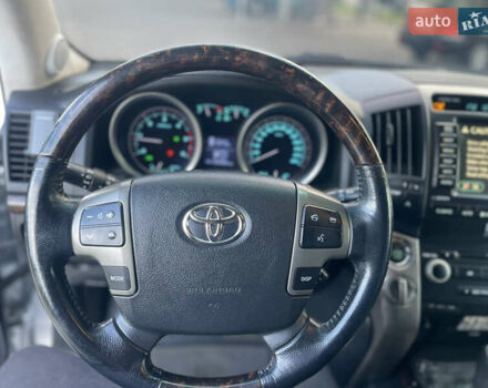 Серый Тойота Ленд Крузер, объемом двигателя 4.46 л и пробегом 104 тыс. км за 36800 $, фото 15 на Automoto.ua