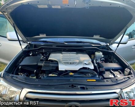 Серый Тойота Ленд Крузер, объемом двигателя 5.7 л и пробегом 244 тыс. км за 23300 $, фото 11 на Automoto.ua