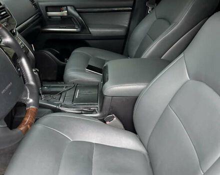 Серый Тойота Ленд Крузер, объемом двигателя 4.46 л и пробегом 310 тыс. км за 24200 $, фото 6 на Automoto.ua