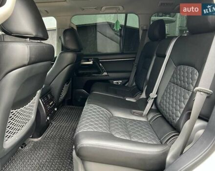 Серый Тойота Ленд Крузер, объемом двигателя 5.7 л и пробегом 220 тыс. км за 26500 $, фото 24 на Automoto.ua