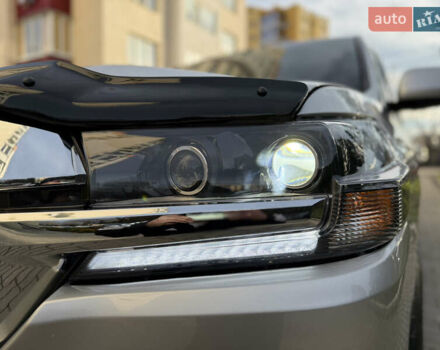 Серый Тойота Ленд Крузер, объемом двигателя 4.7 л и пробегом 305 тыс. км за 25500 $, фото 33 на Automoto.ua