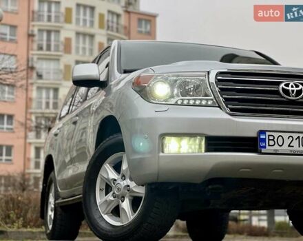 Серый Тойота Ленд Крузер, объемом двигателя 5.7 л и пробегом 220 тыс. км за 26500 $, фото 5 на Automoto.ua