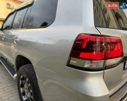 Серый Тойота Ленд Крузер, объемом двигателя 4.7 л и пробегом 305 тыс. км за 25500 $, фото 26 на Automoto.ua