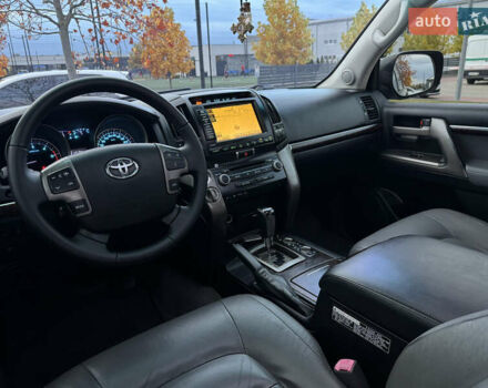 Серый Тойота Ленд Крузер, объемом двигателя 4.5 л и пробегом 285 тыс. км за 25900 $, фото 29 на Automoto.ua