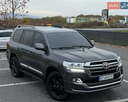 Серый Тойота Ленд Крузер, объемом двигателя 4.5 л и пробегом 275 тыс. км за 26900 $, фото 9 на Automoto.ua