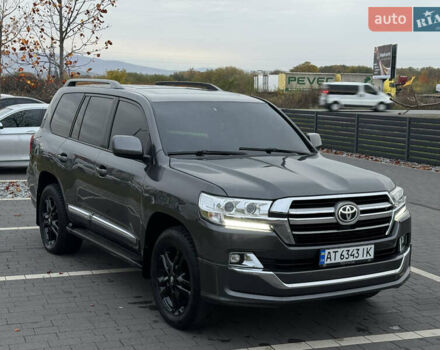 Серый Тойота Ленд Крузер, объемом двигателя 4.5 л и пробегом 275 тыс. км за 26900 $, фото 2 на Automoto.ua