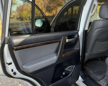 Серый Тойота Ленд Крузер, объемом двигателя 4.5 л и пробегом 195 тыс. км за 25000 $, фото 21 на Automoto.ua