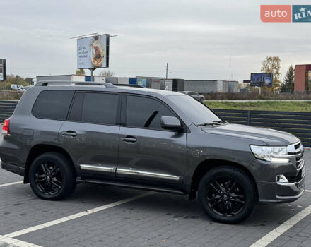 Серый Тойота Ленд Крузер, объемом двигателя 4.5 л и пробегом 275 тыс. км за 26900 $, фото 3 на Automoto.ua