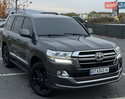 Серый Тойота Ленд Крузер, объемом двигателя 4.5 л и пробегом 275 тыс. км за 26900 $, фото 26 на Automoto.ua