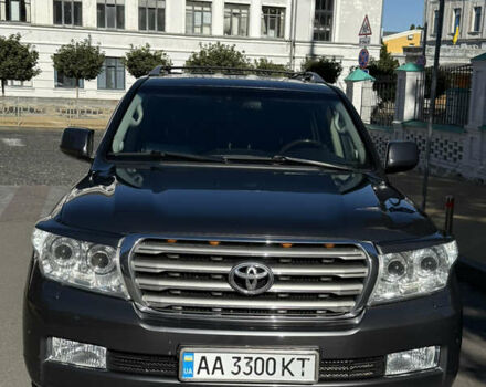 Серый Тойота Ленд Крузер, объемом двигателя 4.46 л и пробегом 267 тыс. км за 31500 $, фото 1 на Automoto.ua