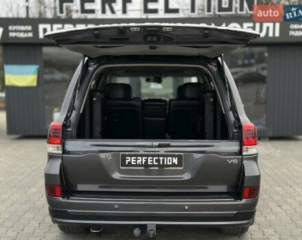 Серый Тойота Ленд Крузер, объемом двигателя 4.5 л и пробегом 139 тыс. км за 39000 $, фото 18 на Automoto.ua