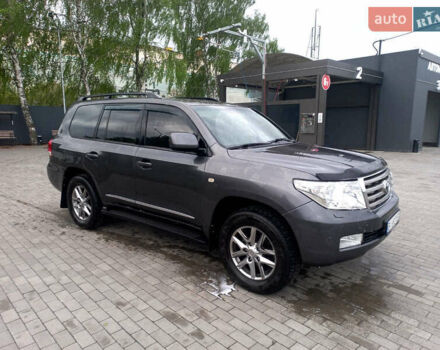 Серый Тойота Ленд Крузер, объемом двигателя 4.5 л и пробегом 282 тыс. км за 28500 $, фото 2 на Automoto.ua